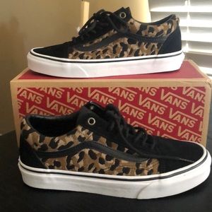 Women’s Vans Shoes size 8 *BRAND NEW*
